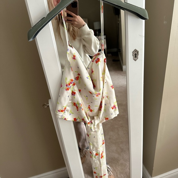 2/$20 Zara floral romantic tie back style halter top size small never worn - Picture 7 of 7